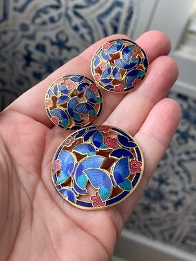 Vintage goldtone & enamel cloisonné style brooch & earrings w/ butterflies